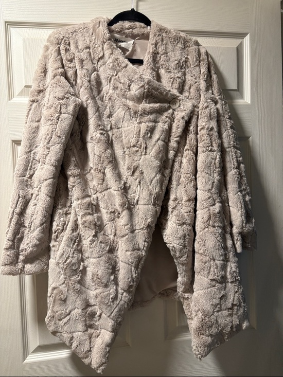 BB Dakota Jackets & Blazers - Faux Fur Plush Open Front Coat - Light Beige